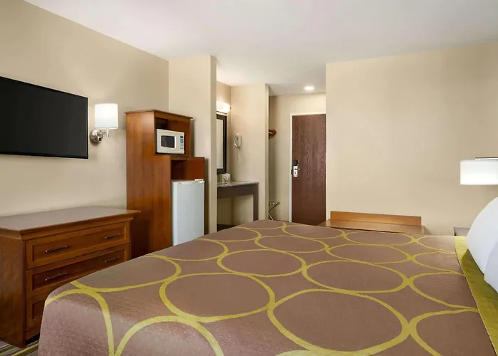 Super 8 By Wyndham Liberal Ks